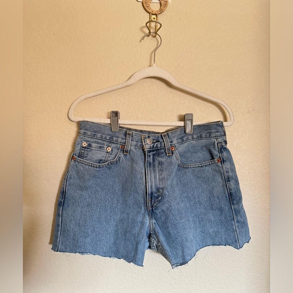 Levi’s 550 Raw Hem Denim Shorts Sz 29‎ Light Wash